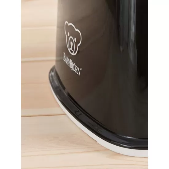 Treapta inaltator pentru baie Step Stool Black/White BabyBjorn Treapta inaltator pentru baie Step Stool Black/White BabyBjorn