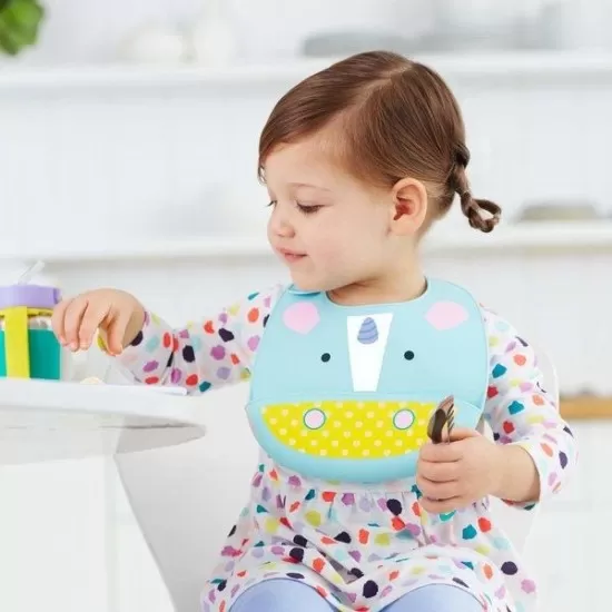 Bavetica de silicon Fold and Go Zoo Skip Hop - Unicorn Bavetica de silicon Fold and Go Zoo Skip Hop - Unicorn