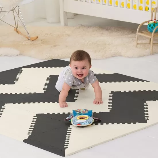 Covoras de joaca puzzle Geometric Playspot Negru / Bej Skip Hop Covoras de joaca puzzle Geometric Playspot Negru / Bej Skip Hop