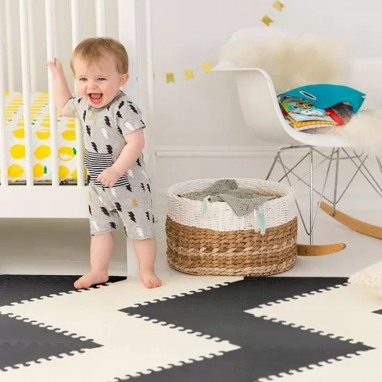 Covoras de joaca puzzle Geometric Playspot Negru / Bej Skip Hop Covoras de joaca puzzle Geometric Playspot Negru / Bej Skip Hop