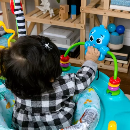 Centru de activitati cu jucarie electronica Curiosity Cove Baby Einstein Centru de activitati cu jucarie electronica Curiosity Cove Baby Einstein