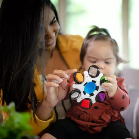 Jucarie senzoriala Curiosity Clutch Twist & Pop Rattle Teether Baby Einstein