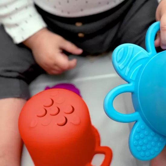 Set de pahare senzoriale pentru stivuire si scurgere Ocean Explorers Opuss Baby Einstein