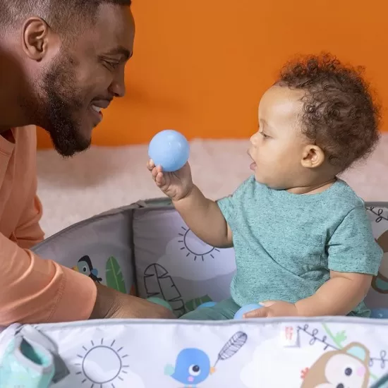Salteluta de activitati 5 in 1 Gym and Ball Pit Totally Tropical Bright Starts Salteluta de activitati 5 in 1 Gym and Ball Pit Totally Tropical Bright Starts