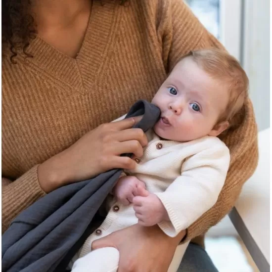 Esarfa pentru alaptat multifunctionala din bumbac organic Doomoo Mom’n Play Grey Esarfa pentru alaptat multifunctionala din bumbac organic Doomoo Mom’n Play Grey