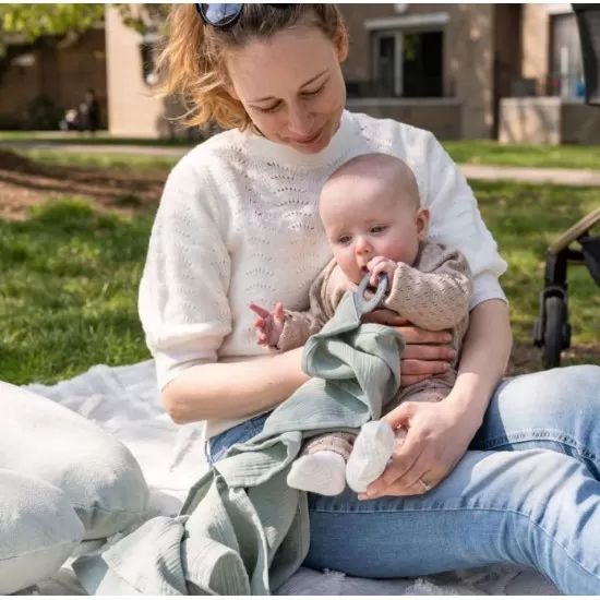 Esarfa pentru alaptat multifunctionala din bumbac organic Doomoo Mom’n Play Green Esarfa pentru alaptat multifunctionala din bumbac organic Doomoo Mom’n Play Green