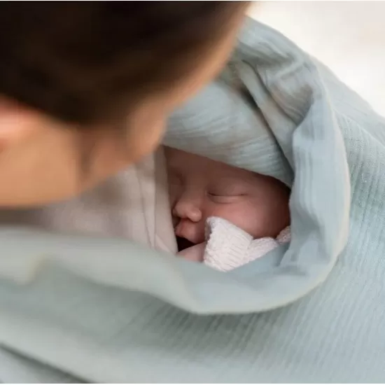 Esarfa pentru alaptat multifunctionala din bumbac organic Doomoo Mom’n Play Green Esarfa pentru alaptat multifunctionala din bumbac organic Doomoo Mom’n Play Green