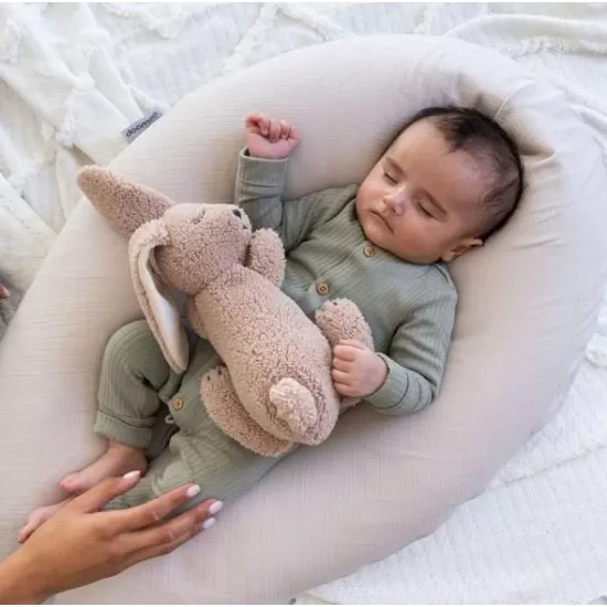 Perna mare 3 in 1 Doomoo Comfy Big Tetra Almond din bumbac organic Perna mare 3 in 1 Doomoo Comfy Big Tetra Almond din bumbac organic