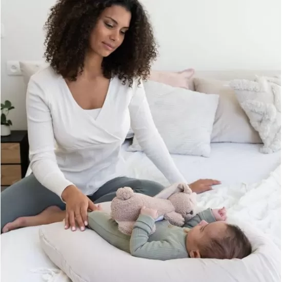 Perna mare 3 in 1 Doomoo Comfy Big Tetra Almond din bumbac organic Perna mare 3 in 1 Doomoo Comfy Big Tetra Almond din bumbac organic
