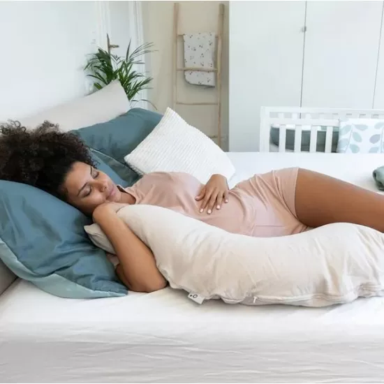 Perna mare 3 in 1 Doomoo Comfy Big Tetra Almond din bumbac organic Perna mare 3 in 1 Doomoo Comfy Big Tetra Almond din bumbac organic