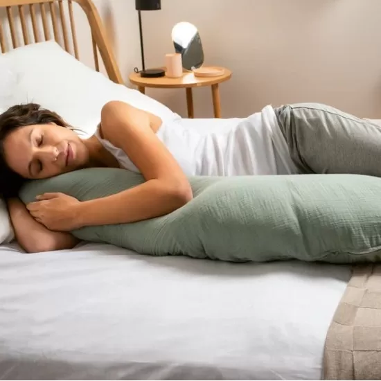 Perna mare 3 in 1 Doomoo Comfy Big Tetra Green din bumbac organic Perna mare 3 in 1 Doomoo Comfy Big Tetra Green din bumbac organic