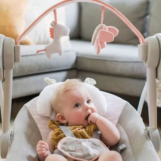 Leagan portabil Comfort 2 Go Flora the Unicorn Ingenuity Leagan portabil Comfort 2 Go Flora the Unicorn Ingenuity