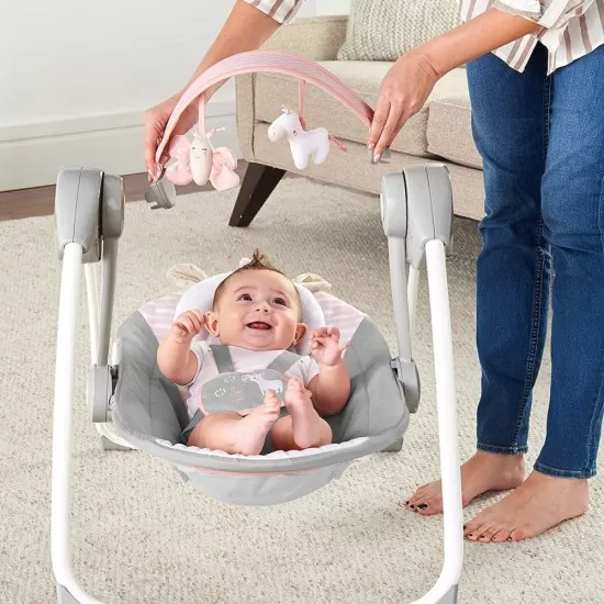 Leagan portabil Comfort 2 Go Flora the Unicorn Ingenuity Leagan portabil Comfort 2 Go Flora the Unicorn Ingenuity