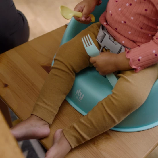 Scaun de masa Booster Ity by Ingenuity My Spot Easy-Clean Teal Scaun de masa Booster Ity by Ingenuity My Spot Easy-Clean Teal