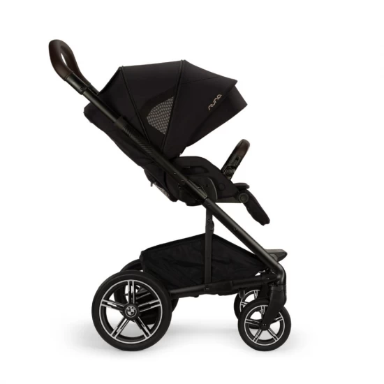 Carucior cu sezut reversibil MIXX Next Nuna x BMW Element negru Carucior cu sezut reversibil MIXX Next Nuna x BMW Element negru