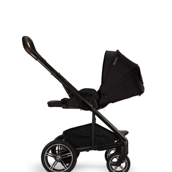 Carucior cu sezut reversibil MIXX Next Nuna x BMW Element negru Carucior cu sezut reversibil MIXX Next Nuna x BMW Element negru