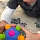 Minge senzoriala cu elemente colorate mobile Woblii Minge senzoriala cu elemente colorate mobile Woblii