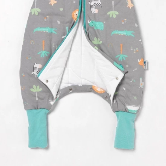 Sac de dormit cu picioruse si maneca lunga detasabila Safari 80 cm + manseta 2.5 Tog Sac de dormit cu picioruse si maneca lunga detasabila Safari 80 cm + manseta 2.5 Tog