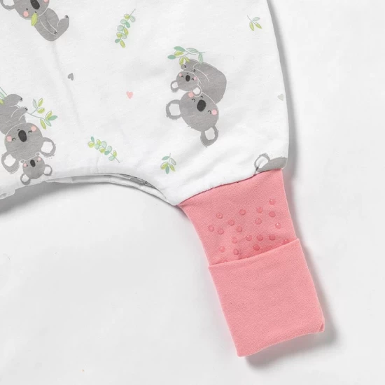 Sac de dormit cu picioruse si talpa antiderapanta Koala Bear 60 cm + manseta 1.0 Tog Sac de dormit cu picioruse si talpa antiderapanta Koala Bear 60 cm + manseta 1.0 Tog