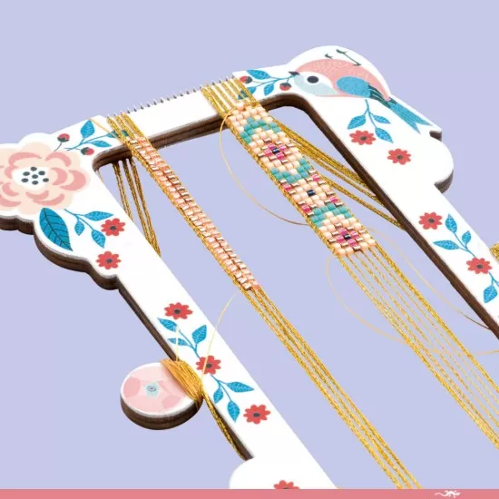 Set creativ Djeco de confectionat bratari cu margele Set creativ Djeco de confectionat bratari cu margele