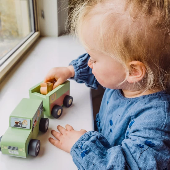 Camion din lemn pentru transport animale de ferma Orange Tree Toys Camion din lemn pentru transport animale de ferma Orange Tree Toys