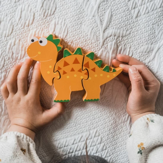 Puzzle dinozaur din lemn Stegosaurus Orange Tree Toys 4 piese Puzzle dinozaur din lemn Stegosaurus Orange Tree Toys 4 piese
