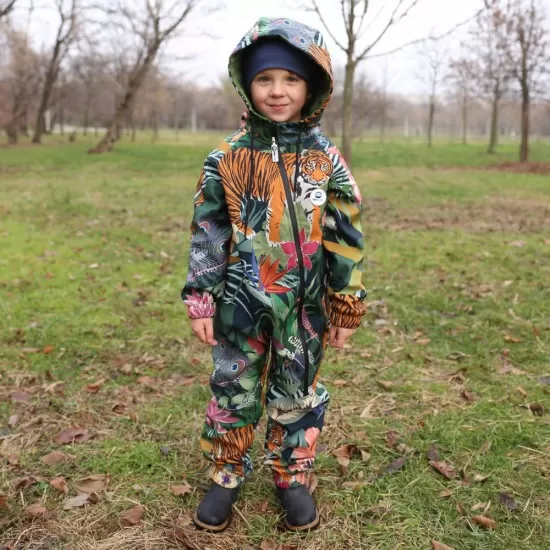 Salopeta impermeabila pentru copii Kidscare, cu protectie la vant si apa cu imprimeu Jungla - marime 122 Salopeta impermeabila pentru copii Kidscare, cu protectie la vant si apa cu imprimeu Jungla - marime 122