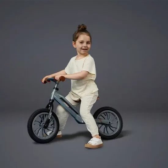 Bicicleta fara pedale Balance bike QPlay Racer Negru Bicicleta fara pedale Balance bike QPlay Racer Negru