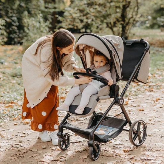 Carucior modular 4 in 1 Coccolle Lissia Butternut Beige cu Scoica auto iSize Coccolle Knox Black si Baza isofix iSize Coccolle Knox