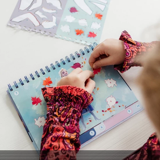 Carte de colorat si abtibilduri cu numere Frozen