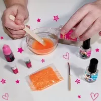 Kit oja care isi schimba culoarea Barbie