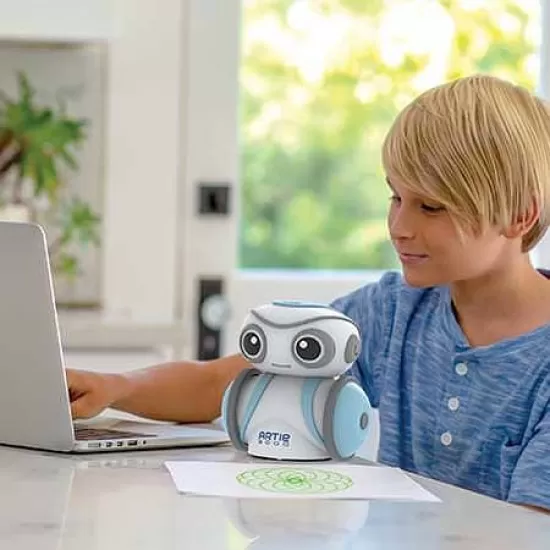 Robotelul Artie 3000 Robotelul Artie 3000