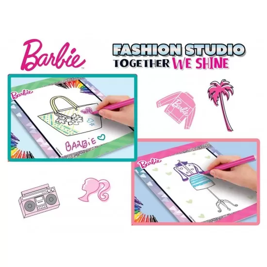 Set de colorat cu activitati Barbie - Fashion Studio Set de colorat cu activitati Barbie - Fashion Studio