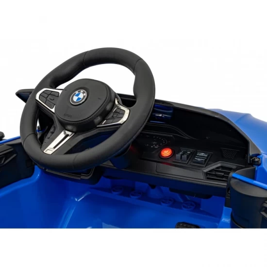 Masinuta electrica cu telecomanda BMW M4, roti EVA, scaun tapitat, 112x71x46 cm, putere 70W - Albastru Masinuta electrica cu telecomanda BMW M4, roti EVA, scaun tapitat, 112x71x46 cm, putere 70W - Albastru