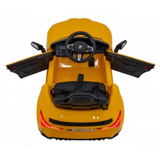Masinuta electrica cu telecomanda BMW M4, roti EVA, scaun tapitat, 112x71x46 cm, putere 70W - Galben Masinuta electrica cu telecomanda BMW M4, roti EVA, scaun tapitat, 112x71x46 cm, putere 70W - Galben