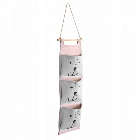 Organizator textil de perete cu 3 compartimente Nukido NK-403 - Roz Organizator textil de perete cu 3 compartimente Nukido NK-403 - Roz