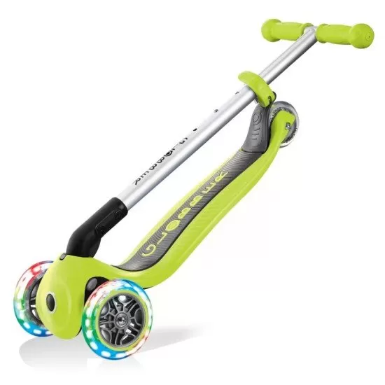 Trotineta Globber Primo cu lumini, pliabila, culoare verde Trotineta Globber Primo cu lumini, pliabila, culoare verde