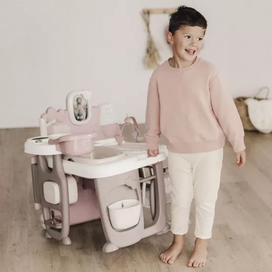 Centru de ingrijire pentru papusi Smoby Baby Nurse Doll`s Play Center maro cu 23 accesorii Centru de ingrijire pentru papusi Smoby Baby Nurse Doll`s Play Center maro cu 23 accesorii