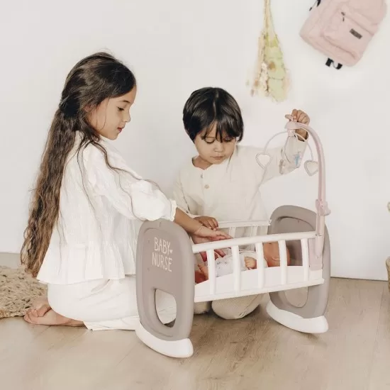 Leagan pentru papusa Smoby Baby Nurse maro cu carusel Leagan pentru papusa Smoby Baby Nurse maro cu carusel