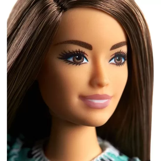 Papusa Barbie Fashionistas cu rochita verde Papusa Barbie Fashionistas cu rochita verde