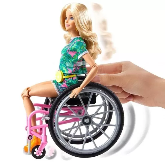 Papusa Barbie Fashionistas in scaun cu rotile si rampa Papusa Barbie Fashionistas in scaun cu rotile si rampa