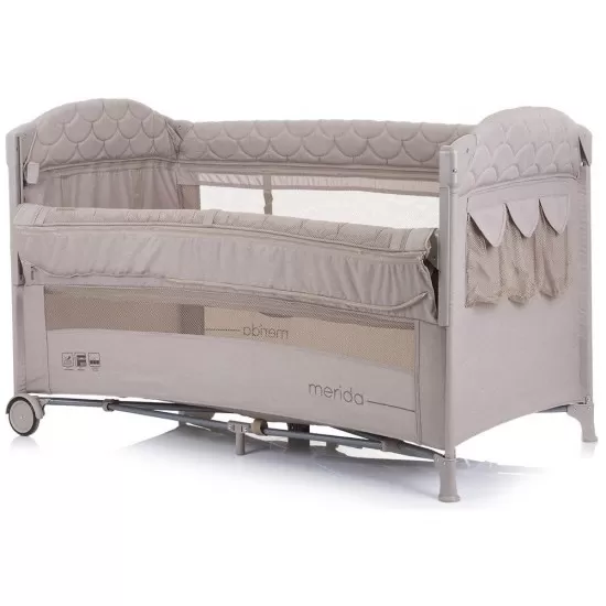 Patut pliabil Chipolino Merida Sand Linen cu laterala culisanta Patut pliabil Chipolino Merida Sand Linen cu laterala culisanta