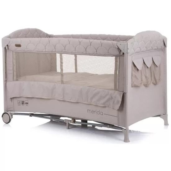 Patut pliabil Chipolino Merida Sand Linen cu laterala culisanta Patut pliabil Chipolino Merida Sand Linen cu laterala culisanta