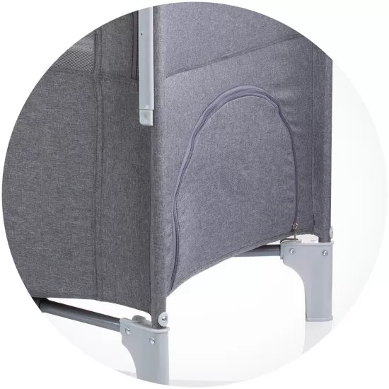 Patut pliabil Chipolino Relax Glacier Linen cu laterala culisanta Patut pliabil Chipolino Relax Glacier Linen cu laterala culisanta