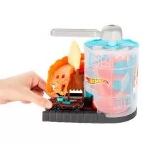 Pista de masini Hot Wheels City Downtown Ice Cream Meltdown cu masinuta