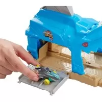 Pista de masini Hot Wheels by Mattel Monster Truck Pit and Launch Shark Wreak cu 2 masinute