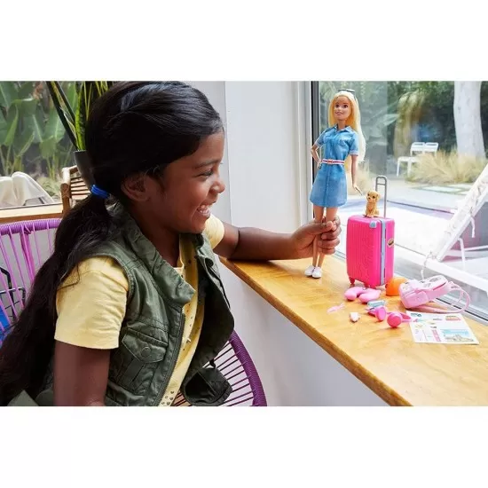 Set de calatorie Barbie - Papusa cu accesorii