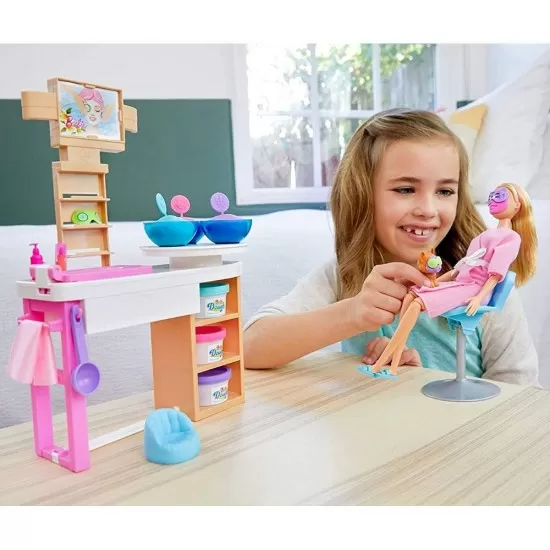 Set papusa Barbie cu figurina si accesorii - O zi la salonul Spa Set papusa Barbie cu figurina si accesorii - O zi la salonul Spa