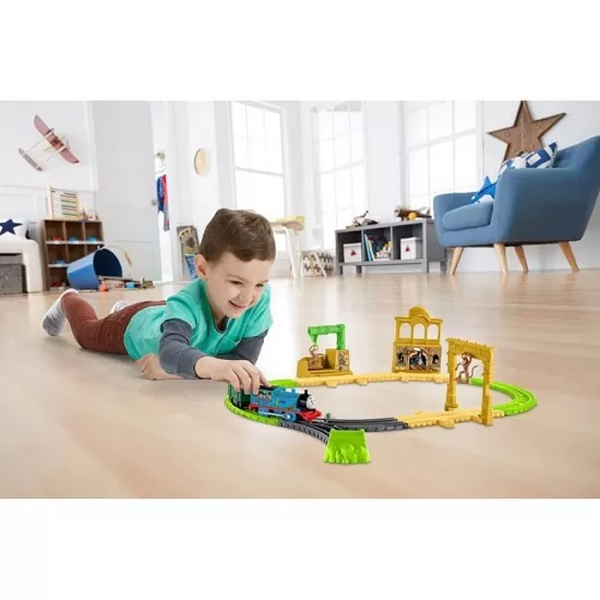 Set trenulet Thomas and Friends Monkey Palace cu sina, vagoane si locomotiva motorizata Set trenulet Thomas and Friends Monkey Palace cu sina, vagoane si locomotiva motorizata