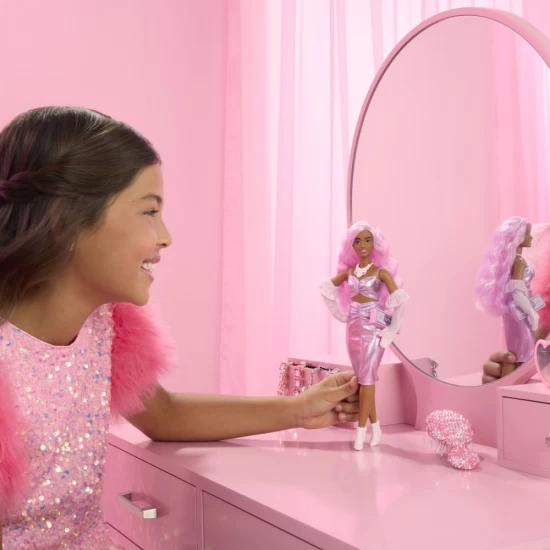 Papusa Barbie Deluxe Style cu par mov